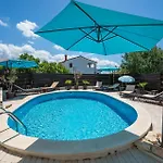 Apartament Pet Friendly Apartment In Peroj With Wifi