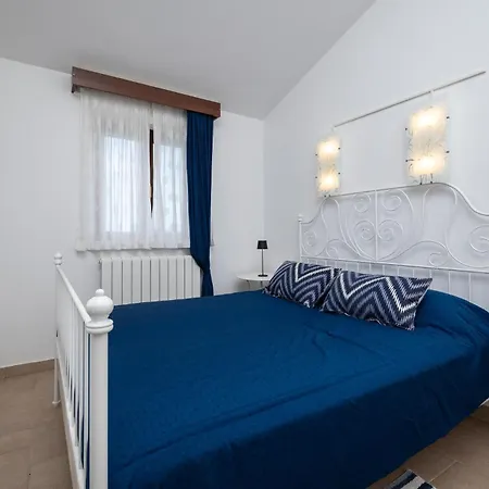 Pet Friendly Apartment In Peroj With Wifi