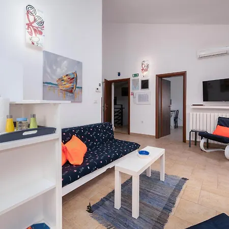 In With House Sea View דירה