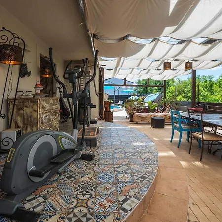 In With House Sea View דירה