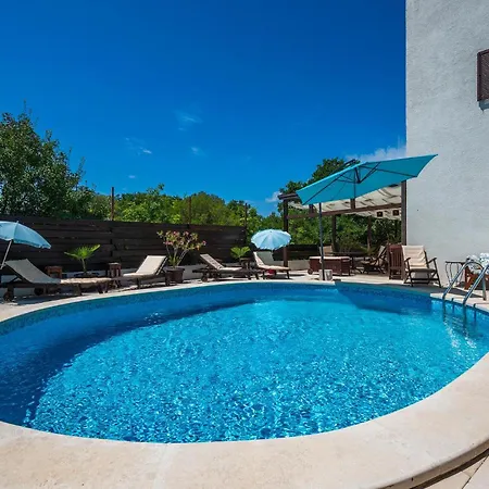 דירה In With House Sea View פרוי